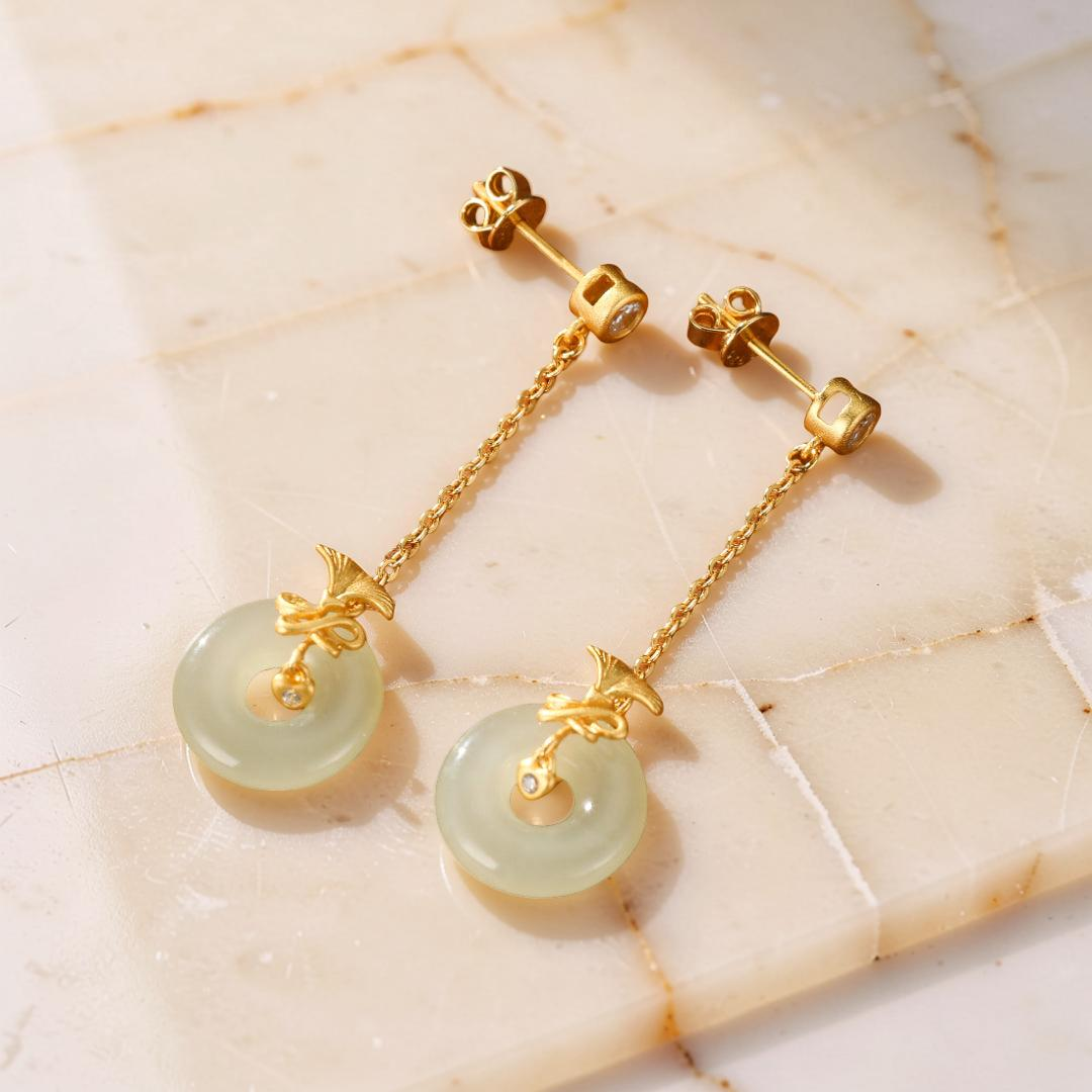 ATELIER-TIBET – Boucles d'Oreilles Jade Blanc – Grâce d'Œillet, Argent Plaqué Or