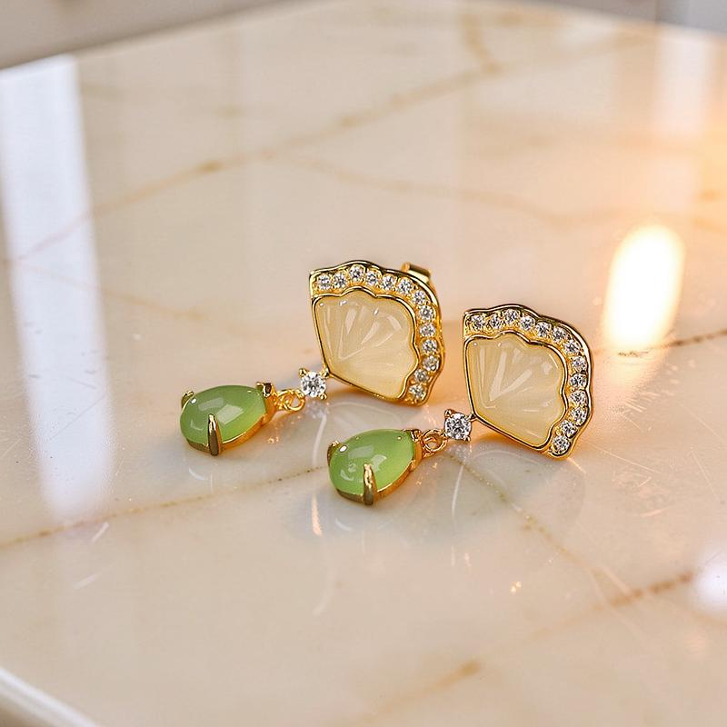 ATELIER-TIBET – Boucles d'Oreilles Jade – Cœur de Nacre, Argent Plaqué Or