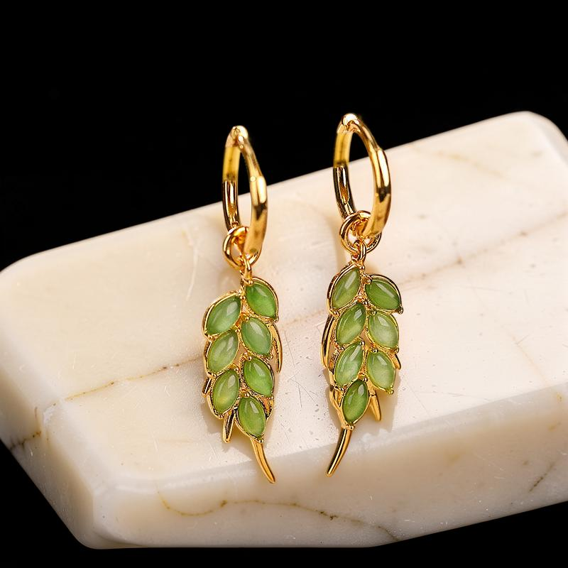 ATELIER-TIBET – Boucles d'Oreilles Jade – Feuilles de Sérénité, Argent Plaqué Or