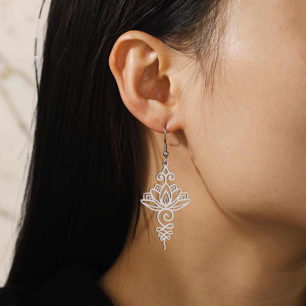 ATELIER-TIBET – Boucles d'Oreilles Lotus Unalome – Élégance Fleurie