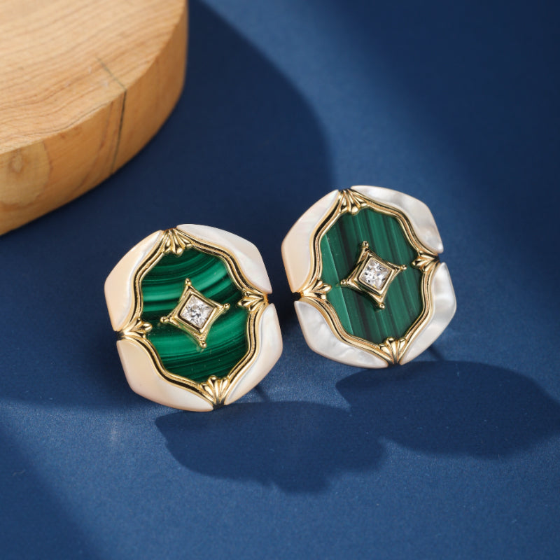 ATELIER-TIBET – Boucles d'Oreilles Malachite et Nacre – Astres en Verdures, Argent Plaqué Or