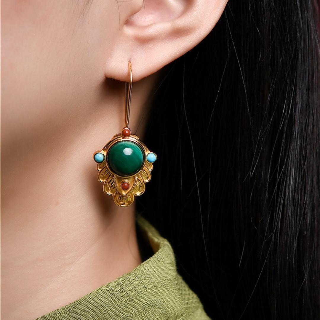 ATELIER-TIBET – Boucles d'Oreilles Malachite – Feuille Dorée, Argent Plaqué Or