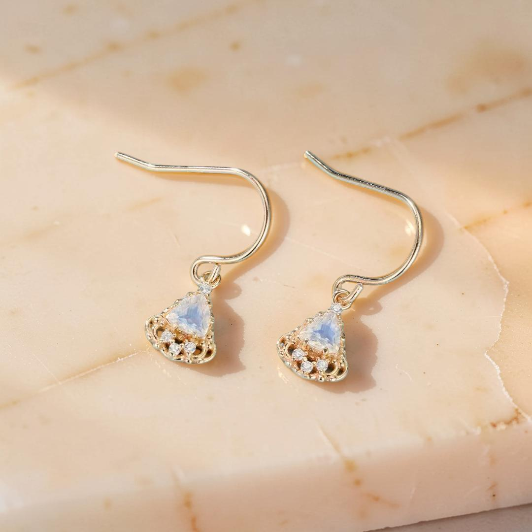 ATELIER-TIBET – Boucles d'Oreilles Pierre de Lune – Féérie Royale, Argent Plaqué Or