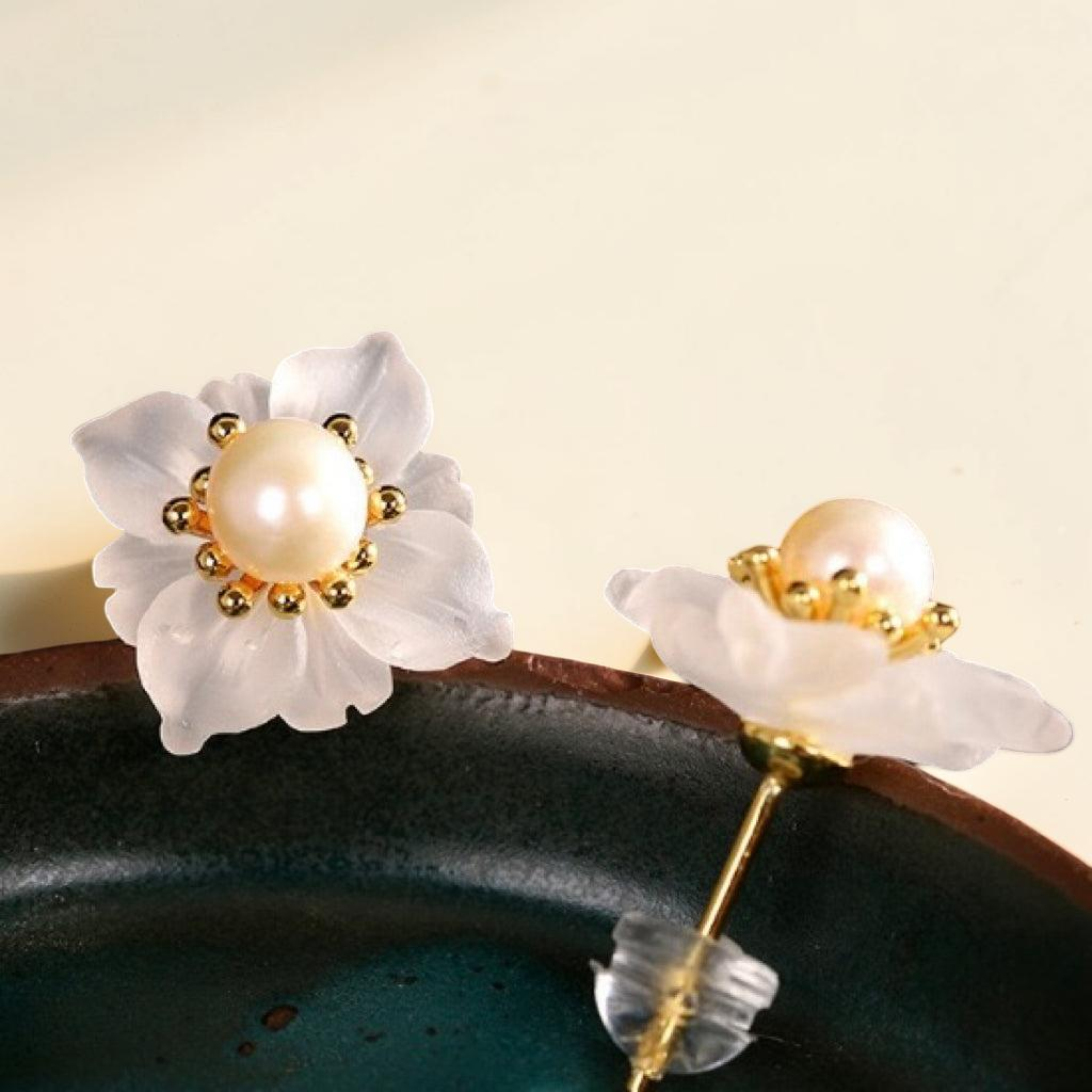 ATELIER-TIBET – Boucles d'Oreilles Quartz Clair et Perle – Floraison Tranquille, Argent Plaqué Or