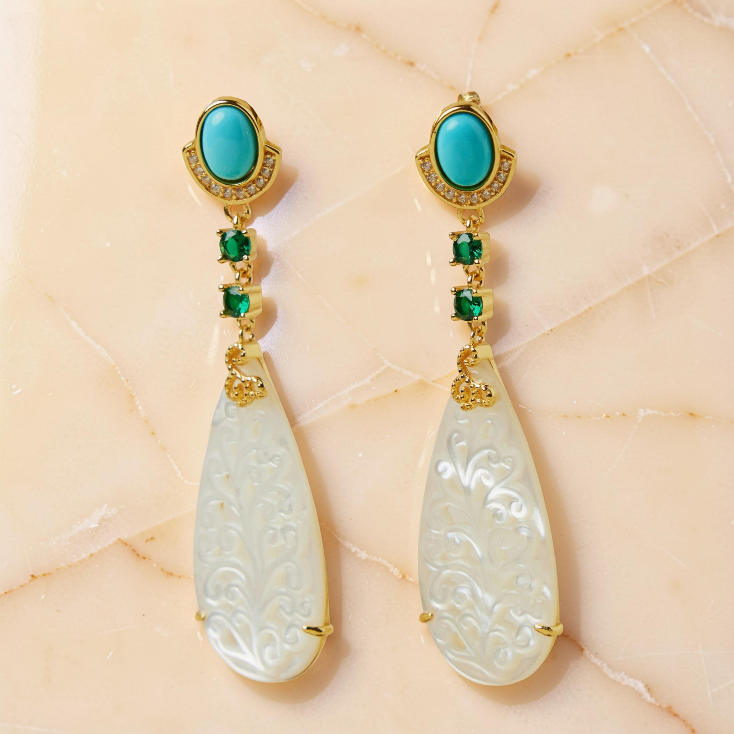 ATELIER-TIBET – Boucles d'Oreilles Turquoise et Nacre – Élégance Équilibre, Argent Plaqué Or