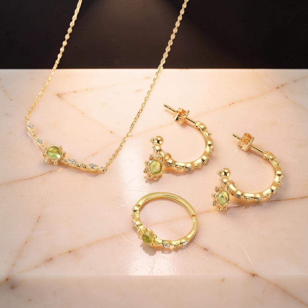 ATELIER-TIBET – Boucles d’Oreilles Créoles Péridot – Lumière d’Olivine, Argent Plaqué Or