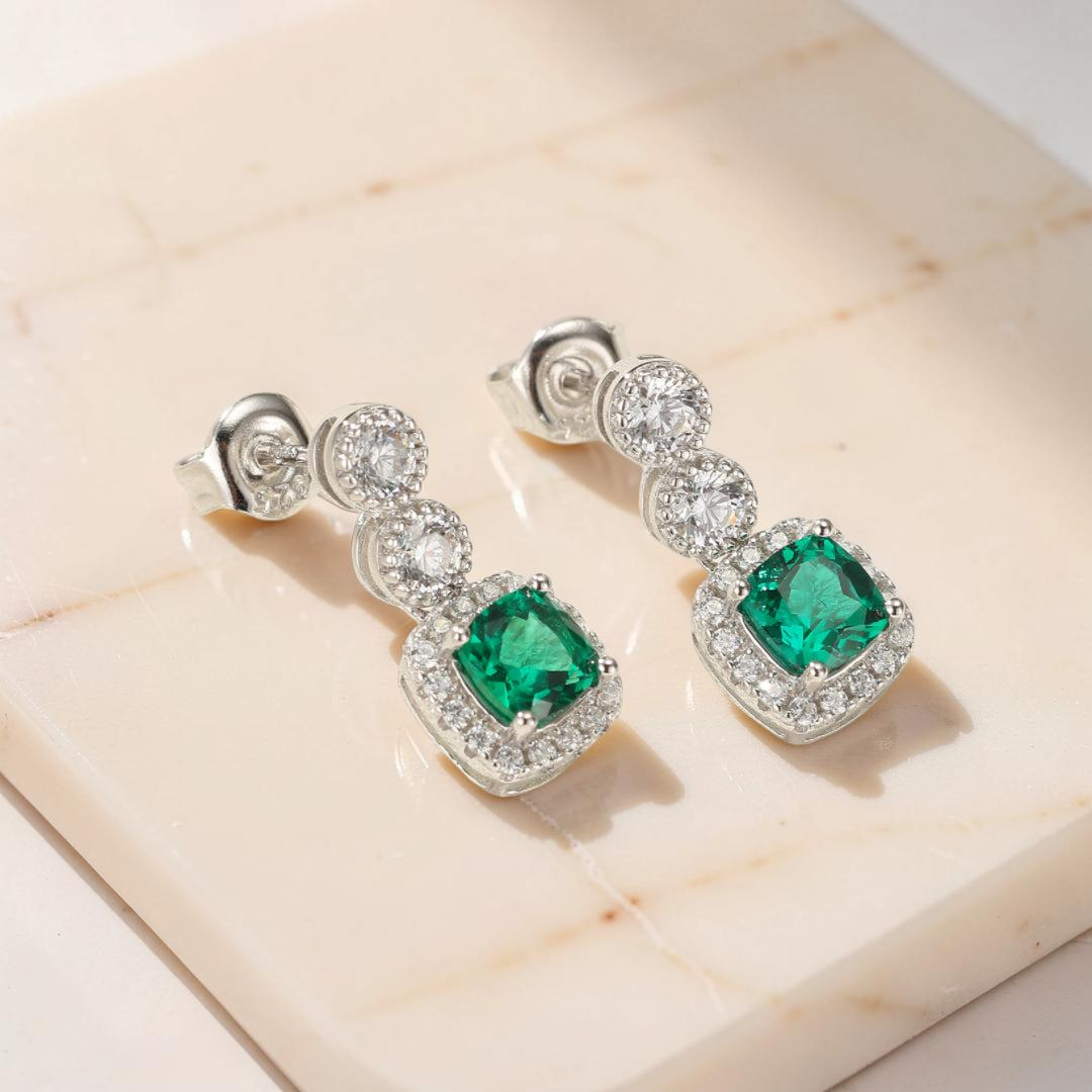 ATELIER-TIBET – Boucles d’Oreilles Émeraude – Reflets Précieux, Argent Plaqué Platine