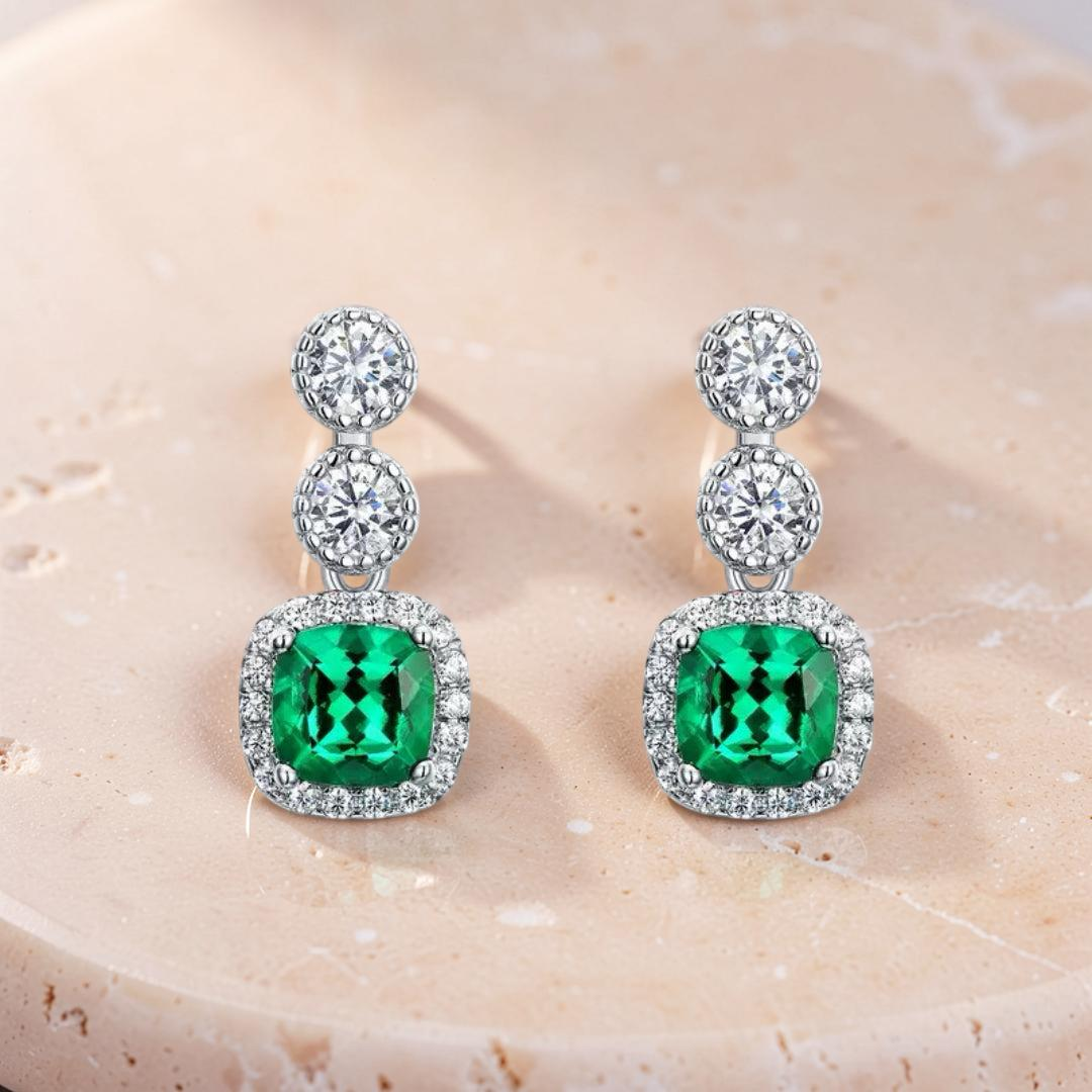 ATELIER-TIBET – Boucles d’Oreilles Émeraude – Reflets Précieux, Argent Plaqué Platine