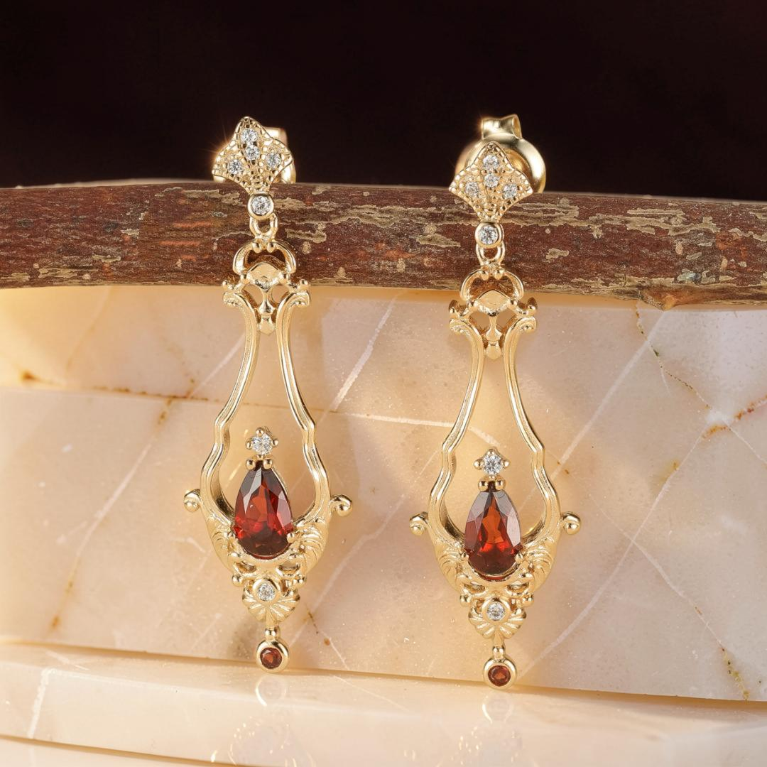 ATELIER-TIBET – Boucles d’Oreilles Grenat – Reflet Majestueux, Argent Plaqué Or