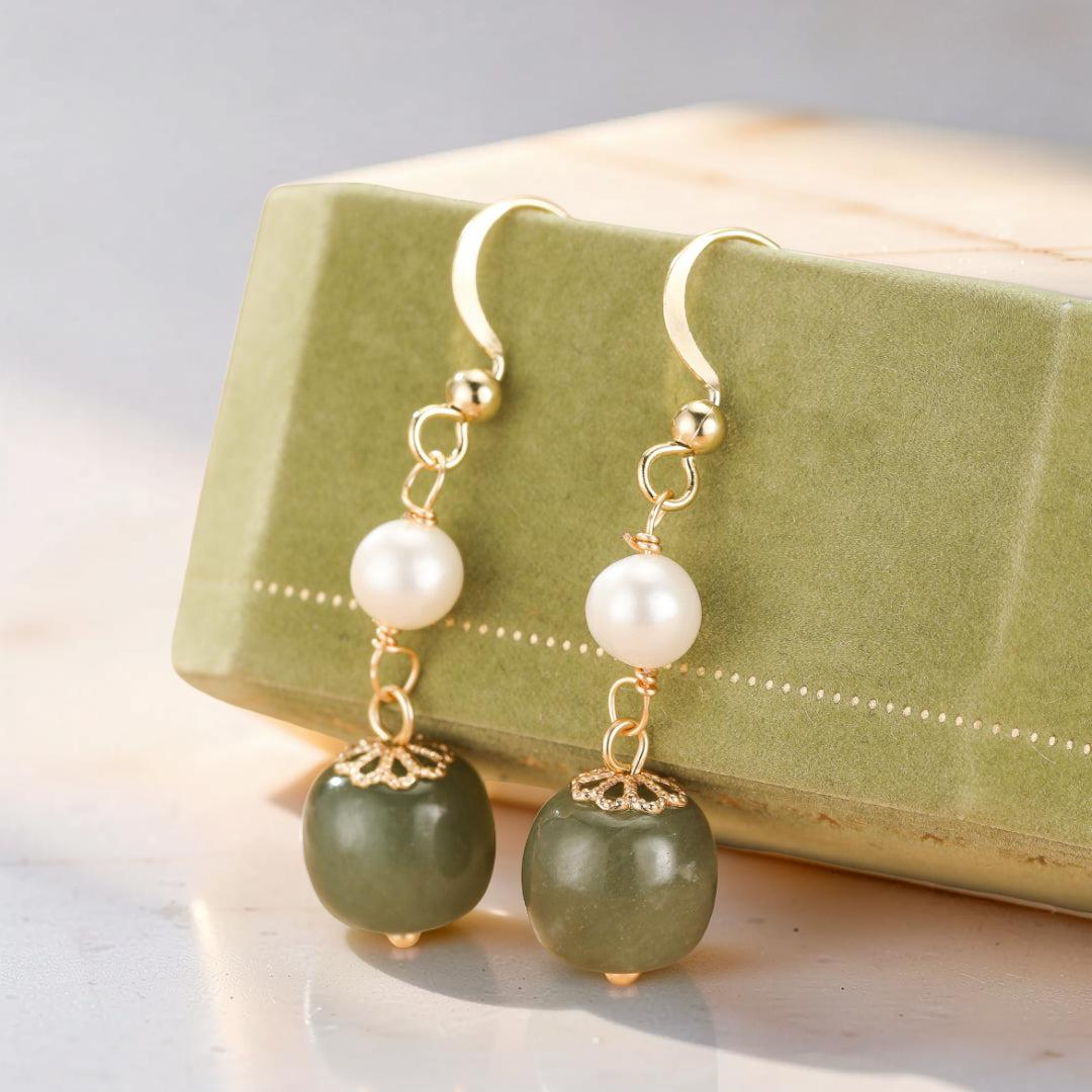 ATELIER-TIBET – Boucles d’Oreilles Jade Néphrite et Perle – Équilibre Naturel