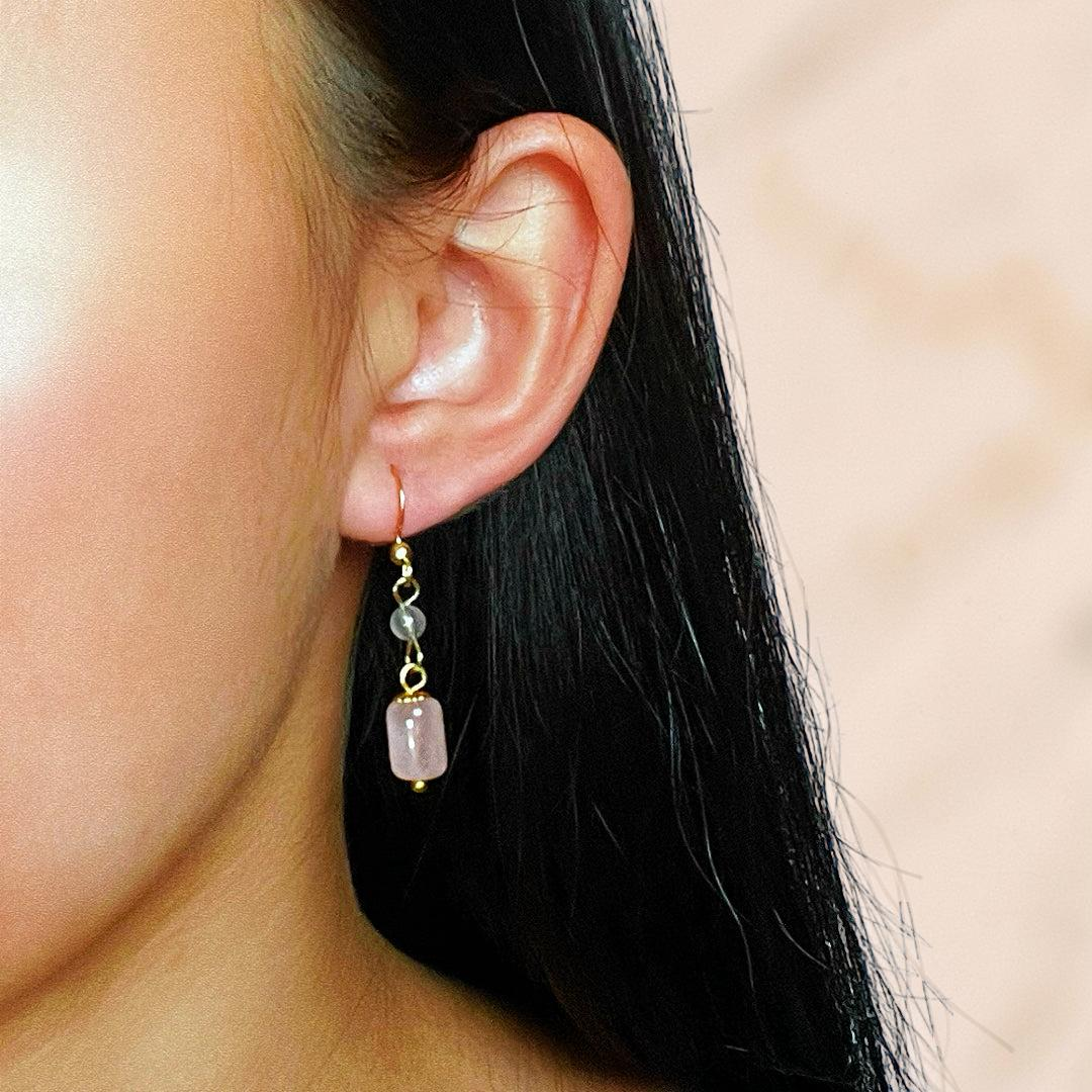 ATELIER-TIBET – Boucles d’Oreilles Labradorite et Quartz Rose – Douceur d’Éclat