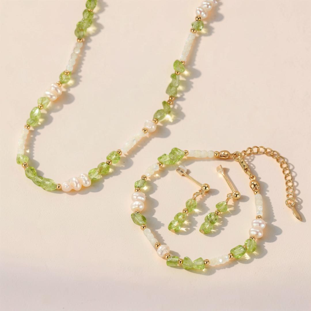 ATELIER-TIBET – Bracelet Péridot, Perles et Nacre – Gouttes Solaires, Argent Plaqué Or