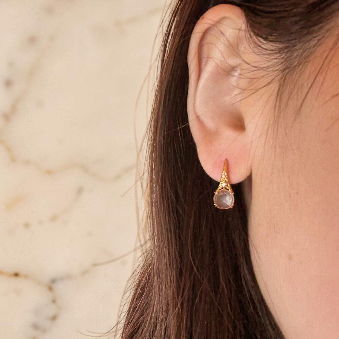 ATELIER-TIBET – Boucles d'Oreilles Quartz Rose – Éclat Floral, Argent Plaqué Or