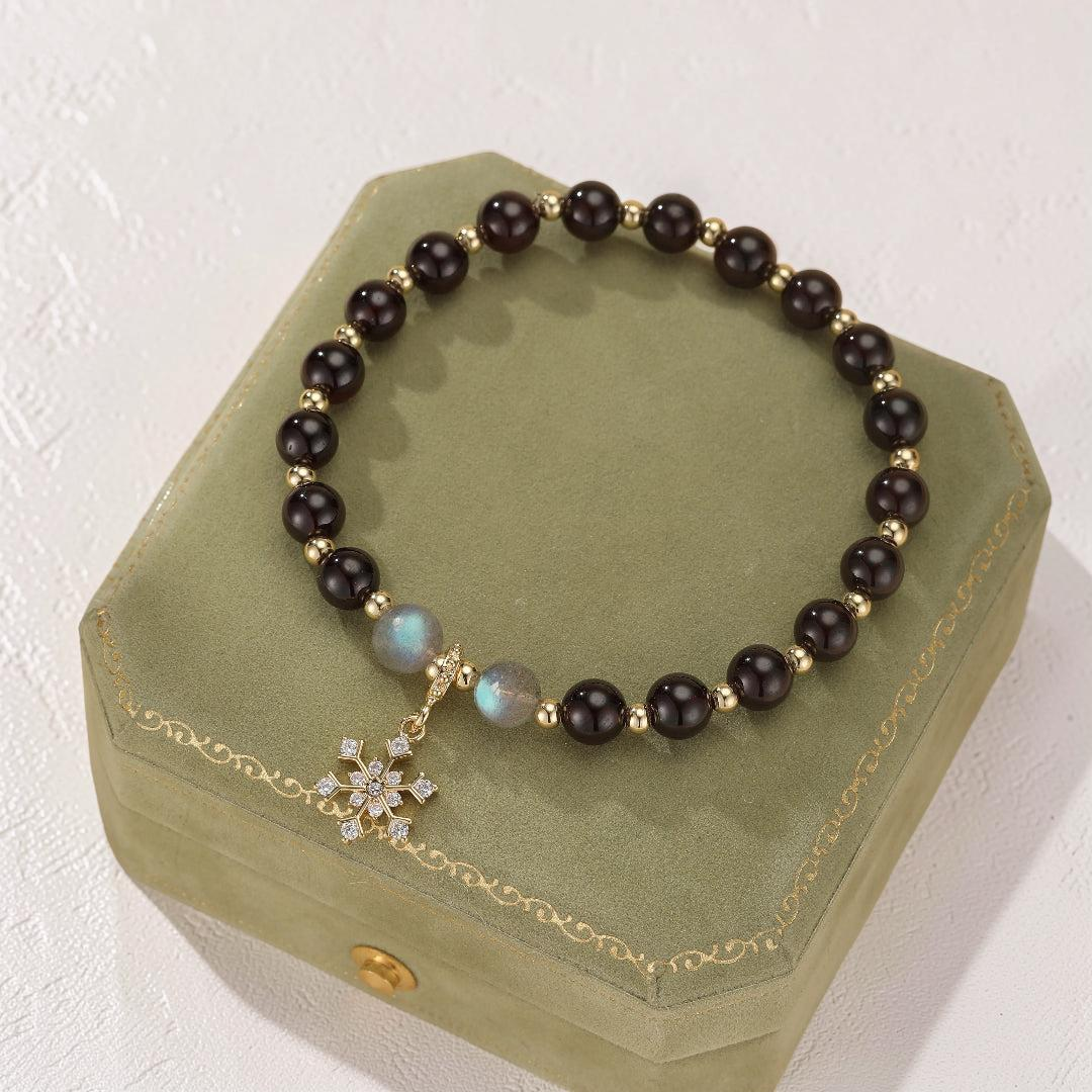 ATELIER-TIBET – Bracelet Grenat et Labradorite – Charme Hivernal