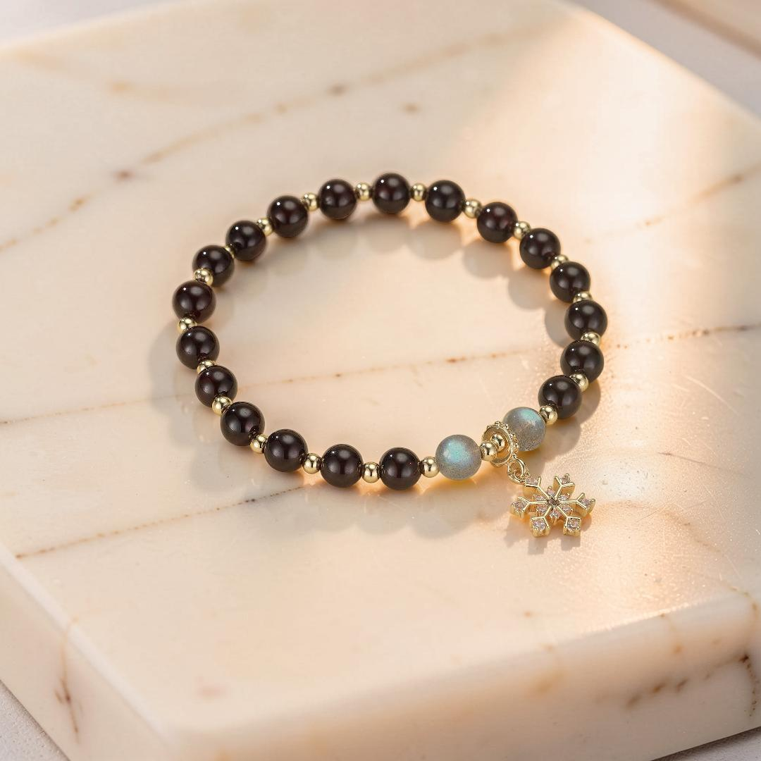 ATELIER-TIBET – Bracelet Grenat et Labradorite – Charme Hivernal