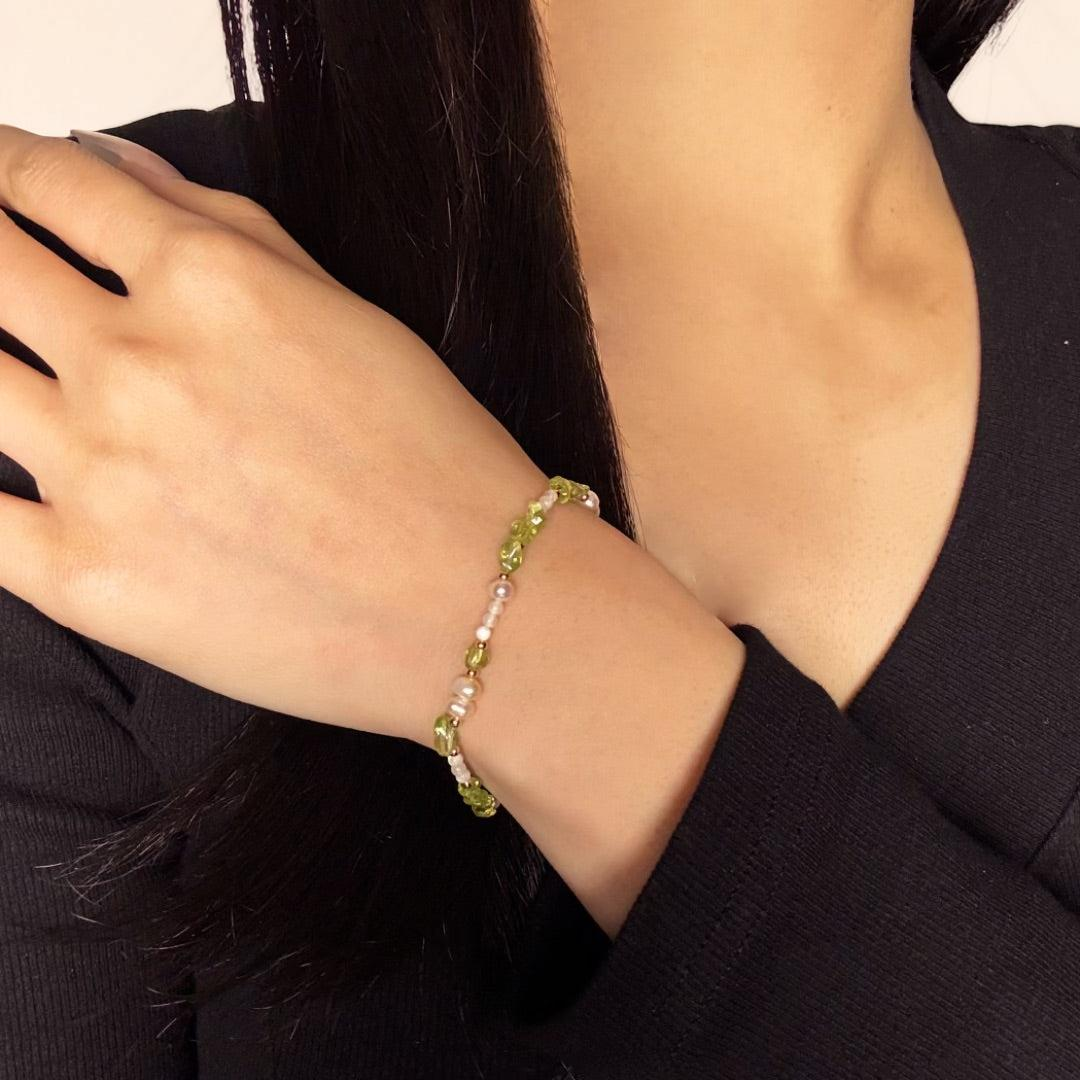 ATELIER-TIBET – Bracelet Péridot, Perles et Nacre – Gouttes Solaires, Argent Plaqué Or