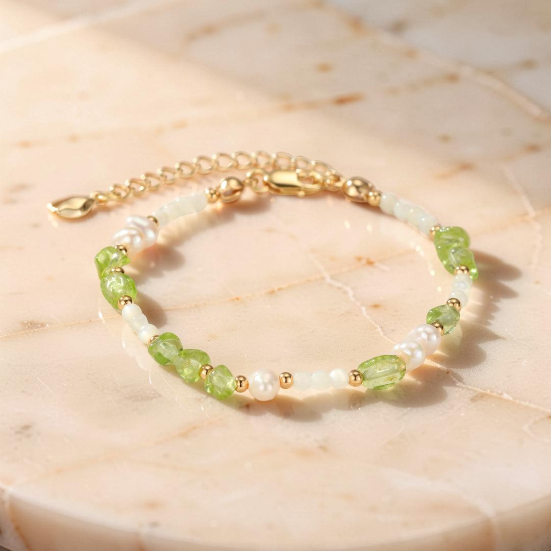 ATELIER-TIBET – Bracelet Péridot, Perles et Nacre – Gouttes Solaires, Argent Plaqué Or