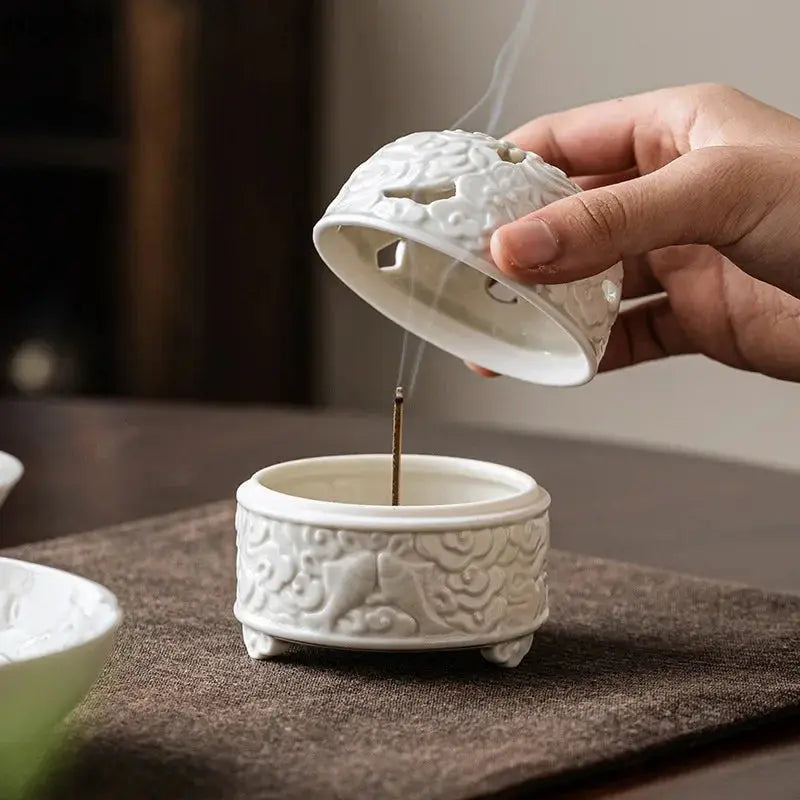 ATELIER-TIBET – Brûleur d’Encens en Céramique Blanche, Nuages & Ambiance Zen