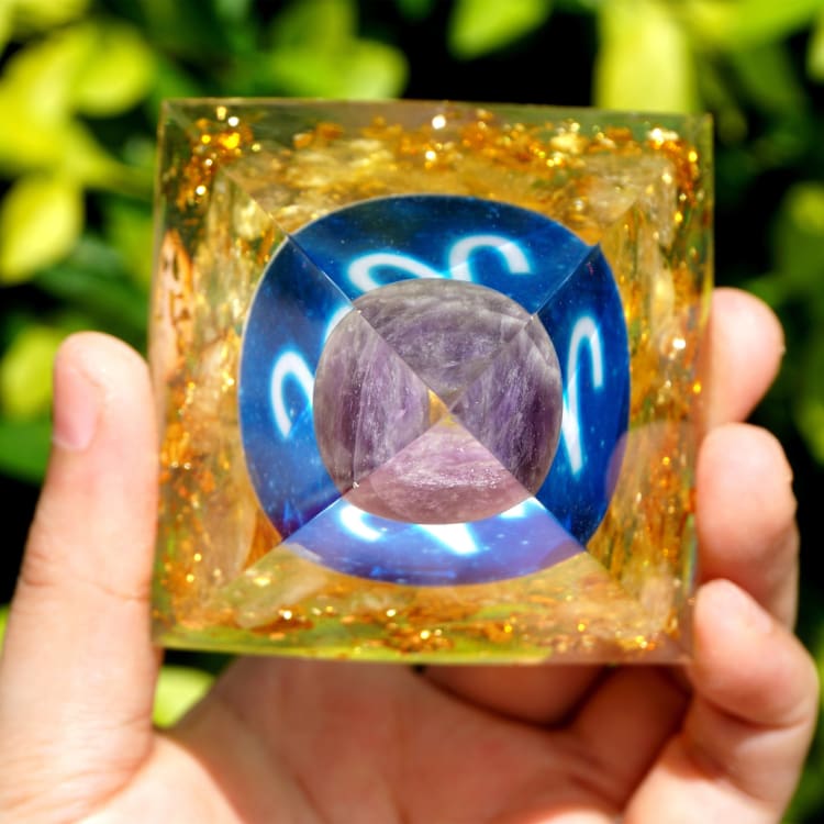 ATELIER-TIBET Pyramide du Zodiac en Orgonite et Améthyste de 10cm symbole du Bélier