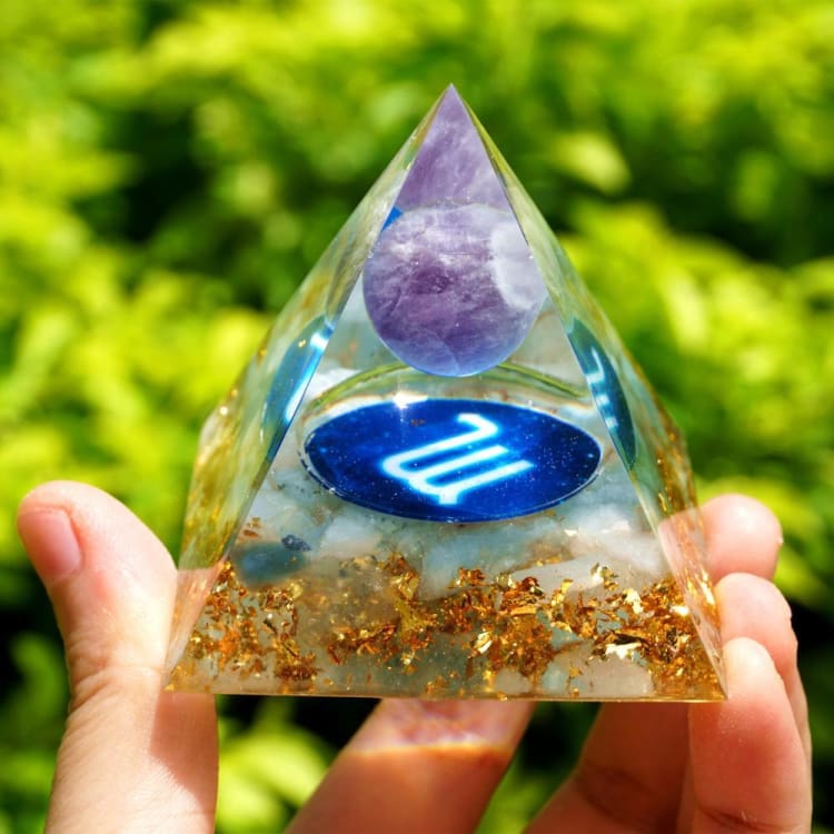 ATELIER-TIBET Pyramide du Zodiac en Orgonite et Améthyste  de 10cm symbole du Scorpion