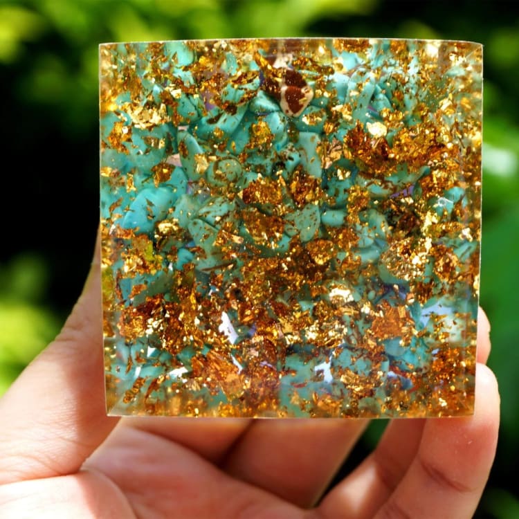 ATELIER-TIBET Pyramide du Zodiac en Orgonite et Turquoise de 10cm symbole du Sagittaire