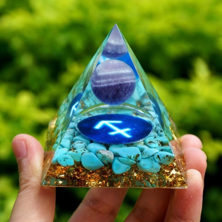 ATELIER-TIBET Pyramide du Zodiac en Orgonite et Turquoise de 10cm symbole du Sagittaire