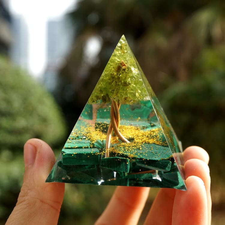 ATELIER-TIBET Pyramide en Orgonite et Malachite  de 10cm