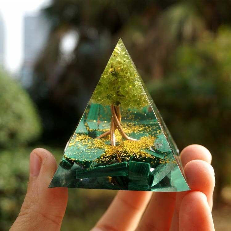 ATELIER-TIBET Pyramide en Orgonite et Malachite  de 10cm