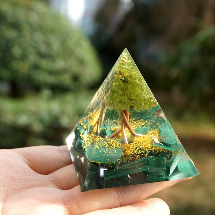 ATELIER-TIBET Pyramide en Orgonite et Malachite  de 10cm