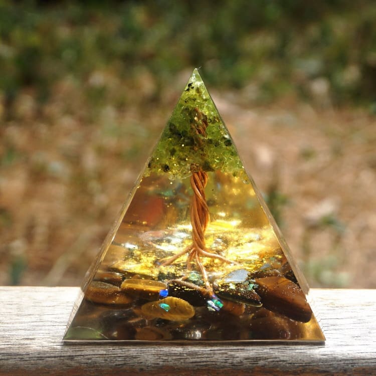 ATELIER-TIBET Pyramide en Orgonite et Oeil de Tigre de 10cm