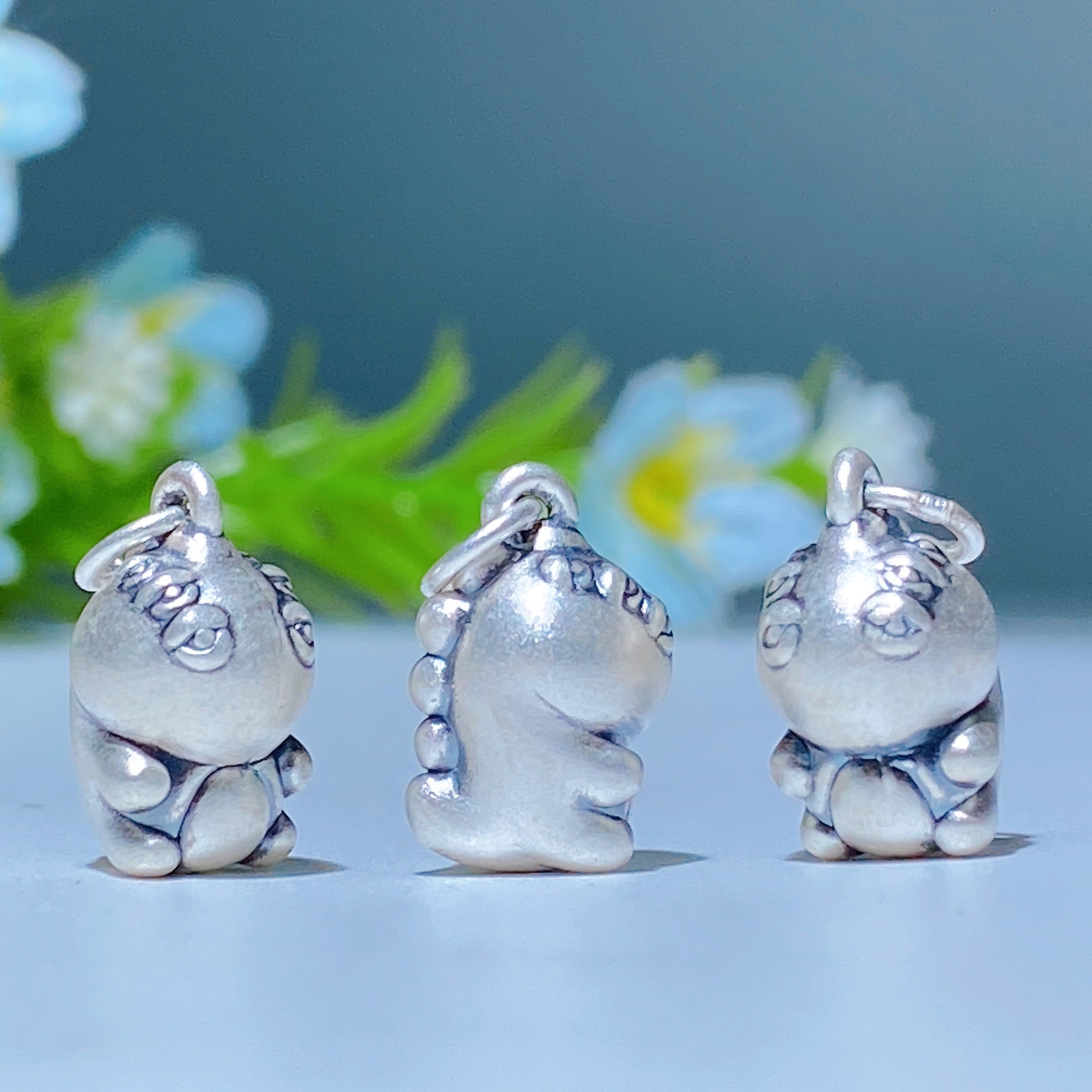 ATELIER-TIBET — Breloques Sculptées en Argent S925 — Charms Spirituels DIY pour Créations Personnalisées (5–15 mm)