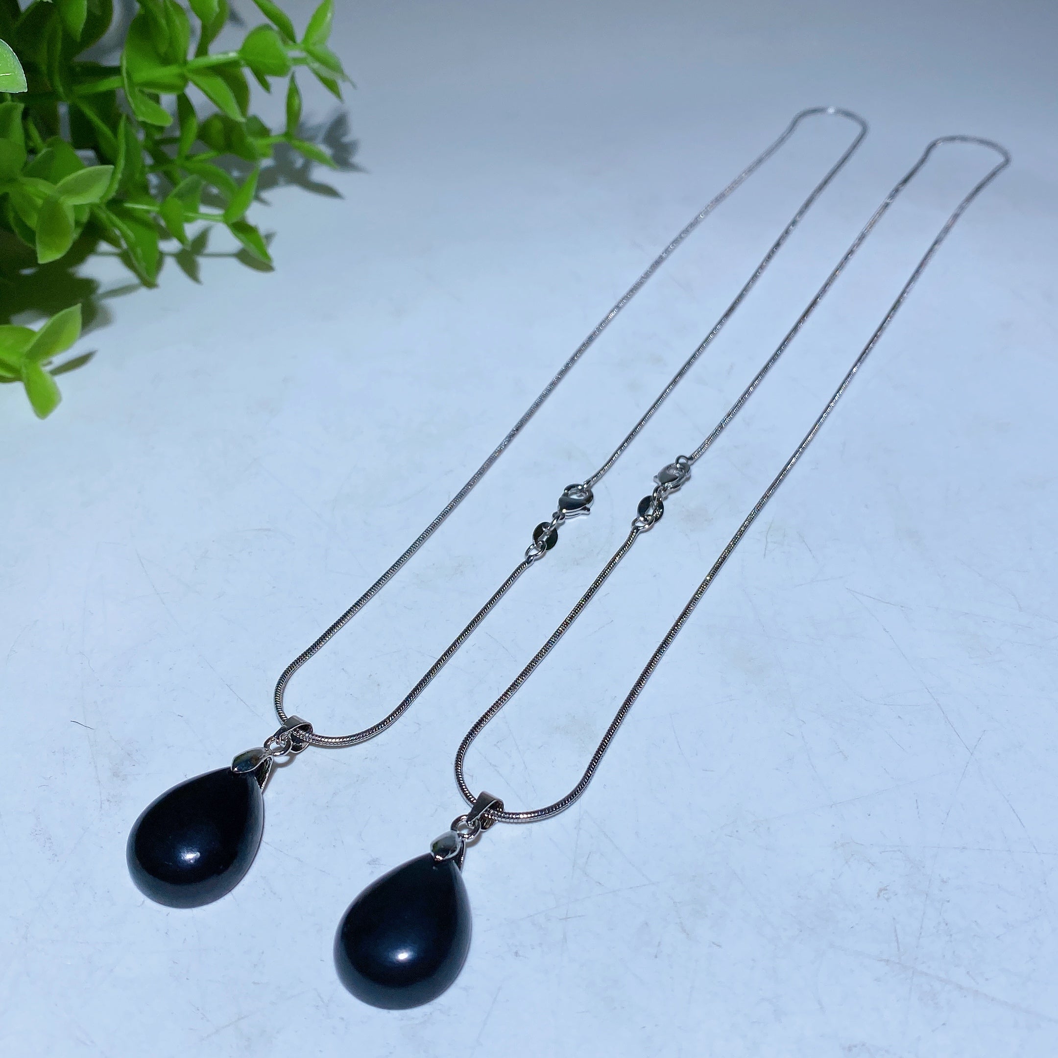 ATELIER-TIBET – Collier de Protection Symbolique en Schungite Naturelle – Pendentif Goutte 20 mm – Unisexe