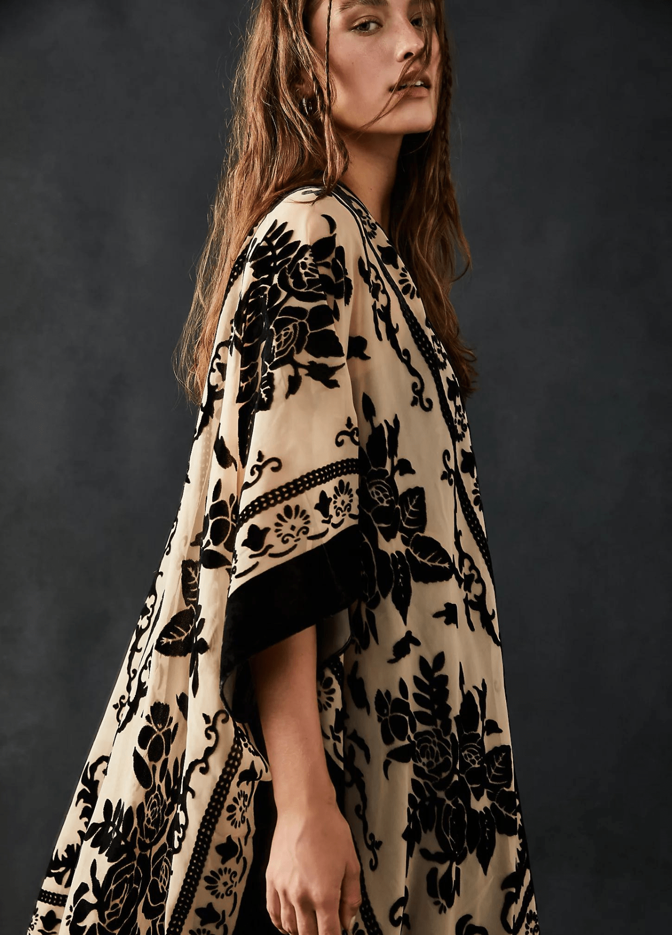 Veste kimono femme viscose motif pivoine crème/noir – Kuro