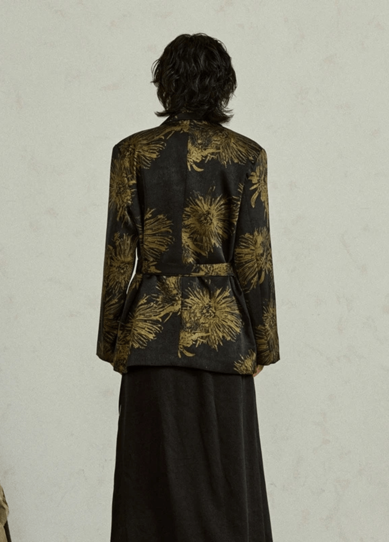 Veste kimono femme jacquard noir et or chrysanthème – Kinbana