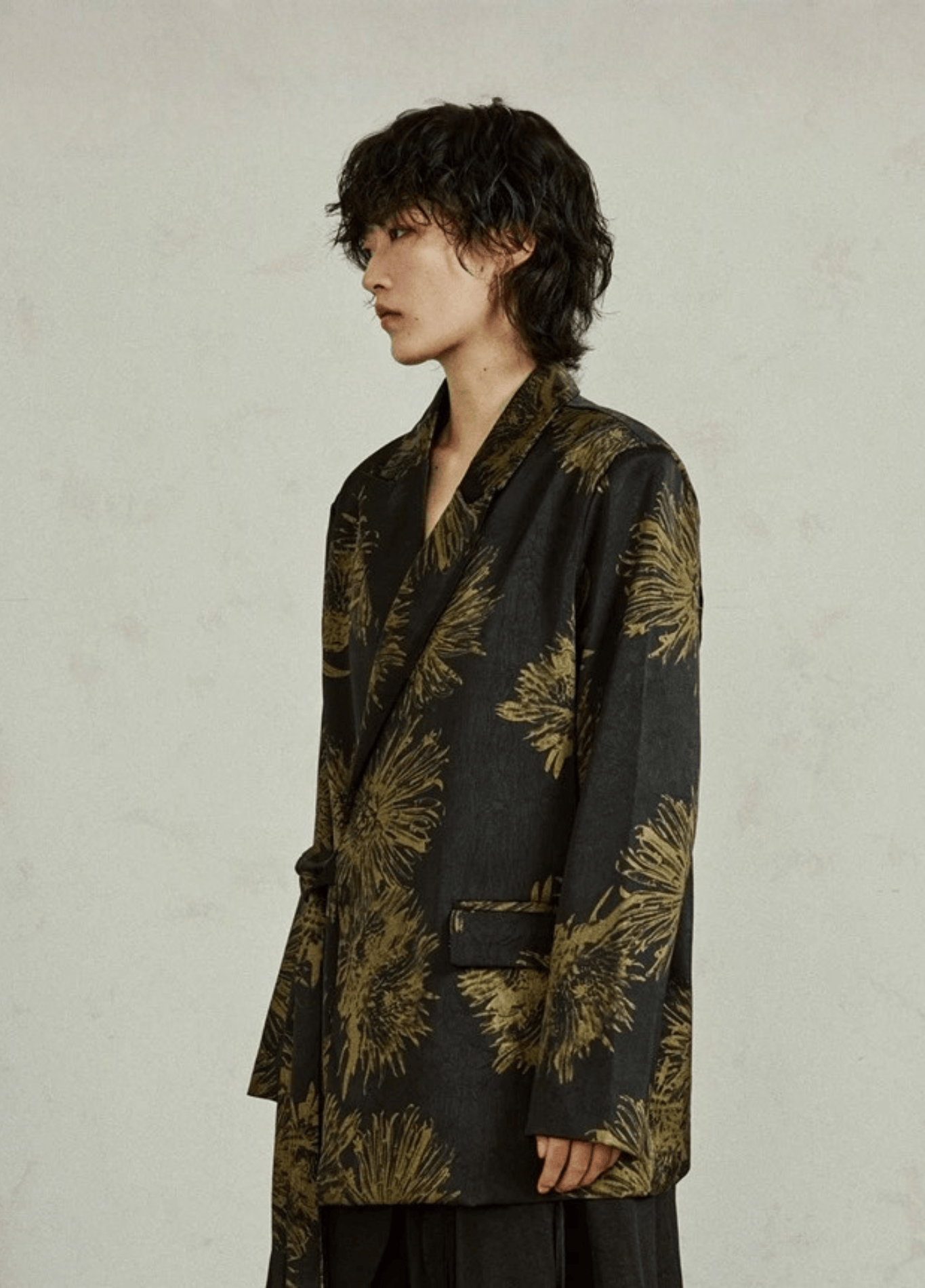 Veste kimono femme jacquard noir et or chrysanthème – Kinbana