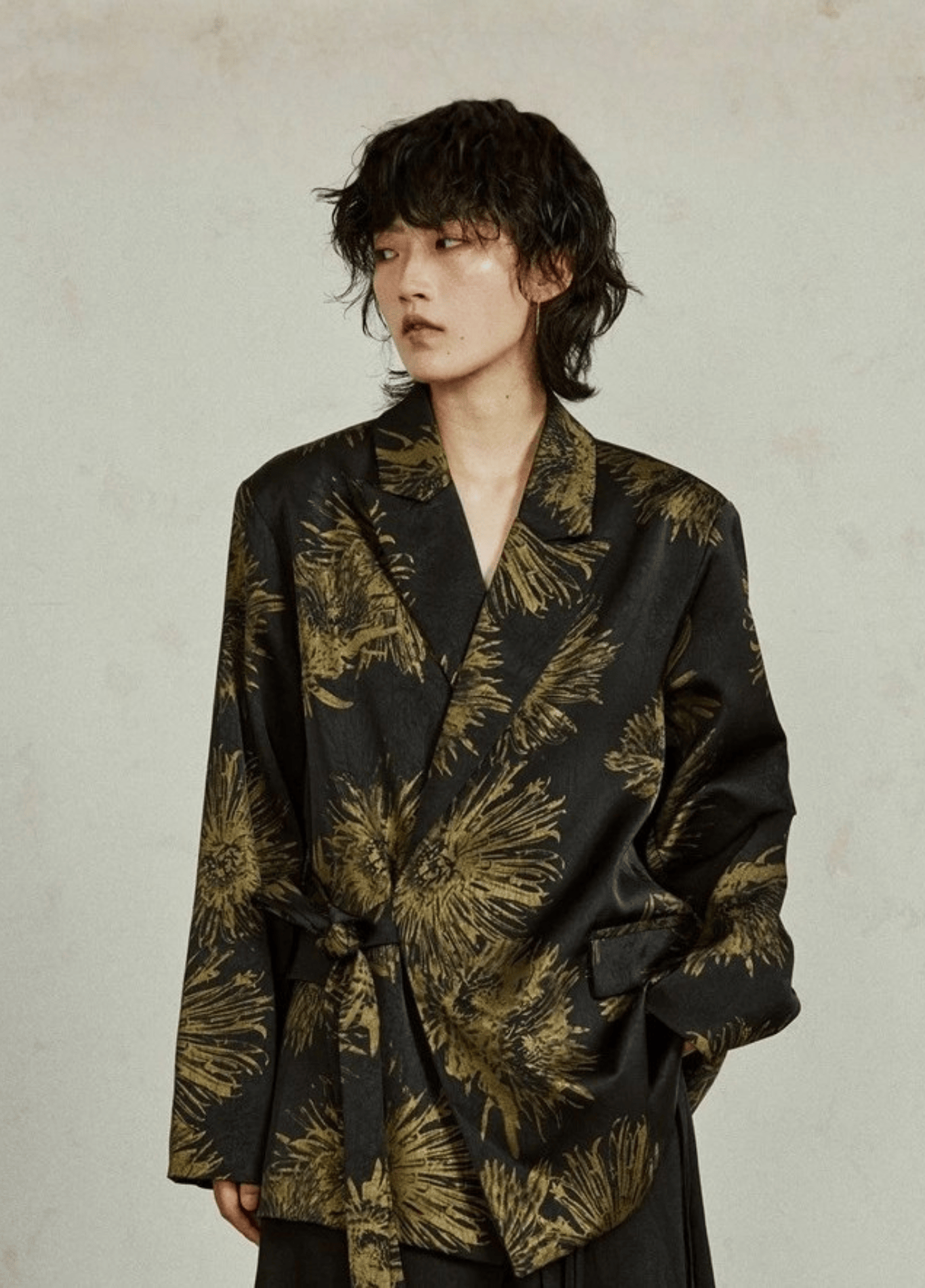 Veste kimono femme jacquard noir et or chrysanthème – Kinbana